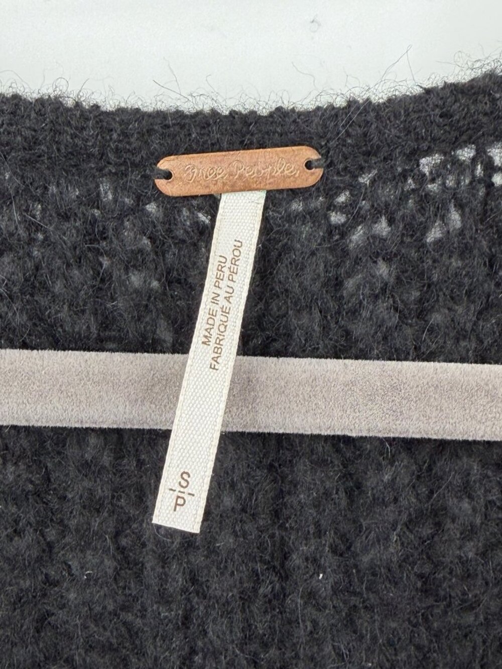 FREE PEOPLE Women's Black Semi-Loose Knit Oversize Alpaca Blend Crop Sweater SM - Picture 3 of 5